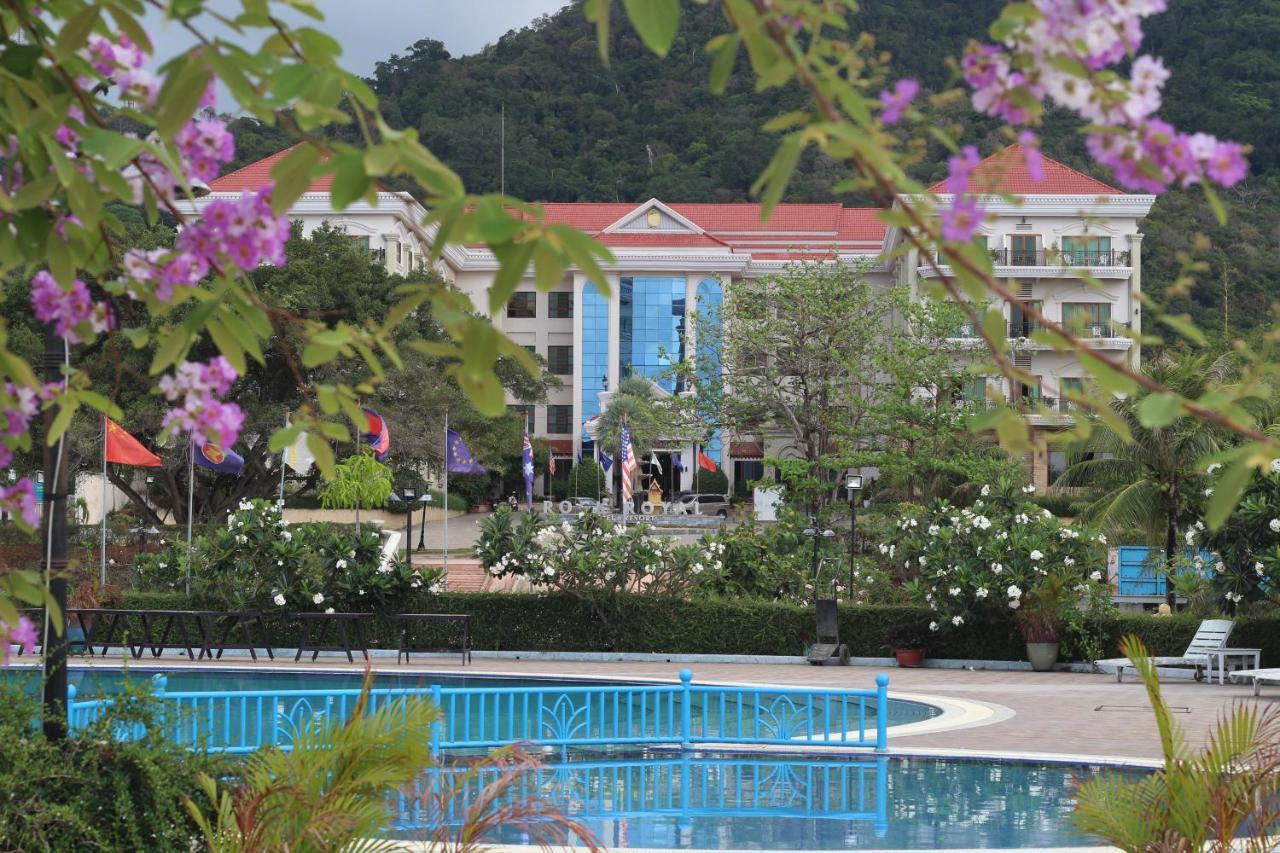 Rock Royal Hotel & Resort Kep Exterior photo