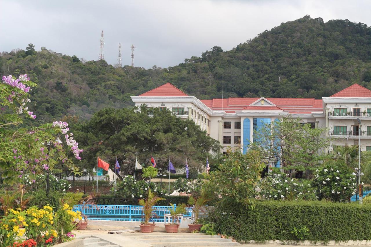 Rock Royal Hotel & Resort Kep Exterior photo