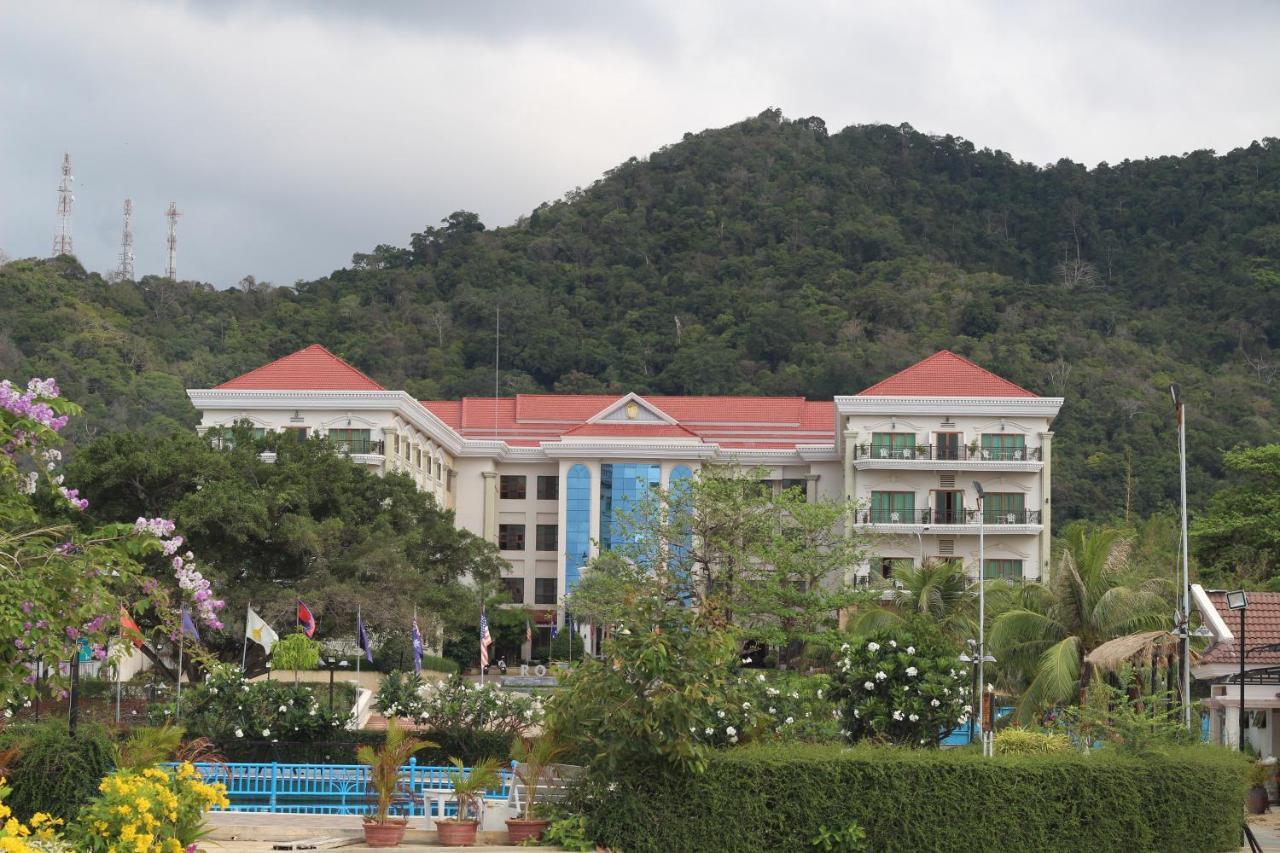 Rock Royal Hotel & Resort Kep Exterior photo